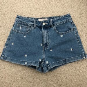 PACSUN shorts with flowers embroidered